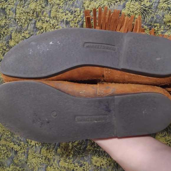Minnetonka moccasins size 8 - Picture 4 of 8